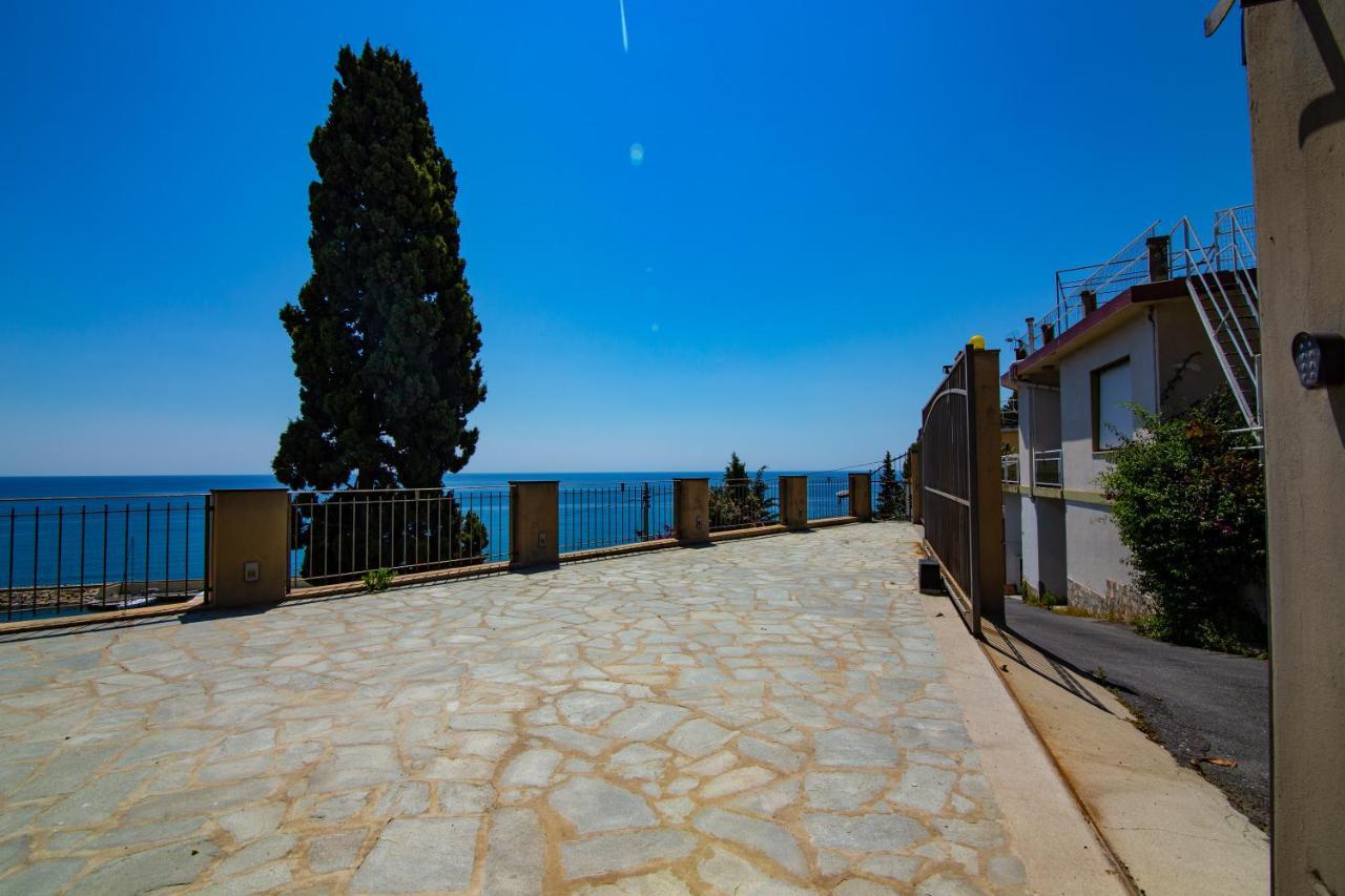 Casa Baia Blu Appartement San Lorenzo al Mare Buitenkant foto